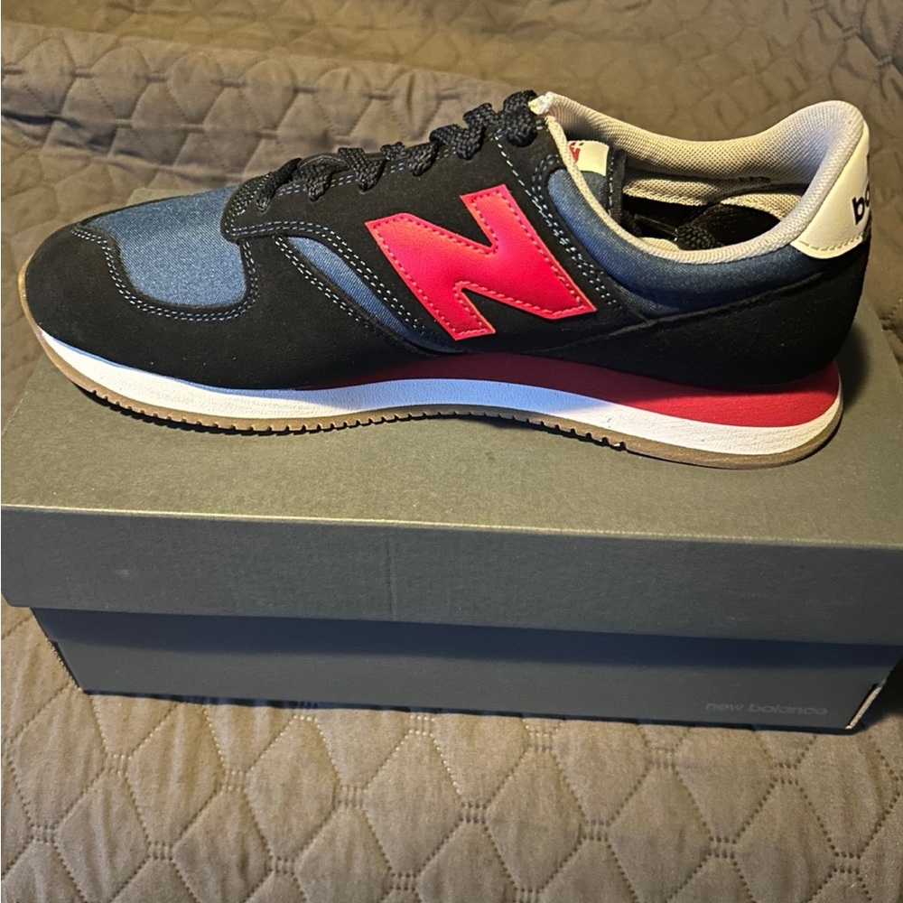 New Balance Men's Black and Red Sneakers